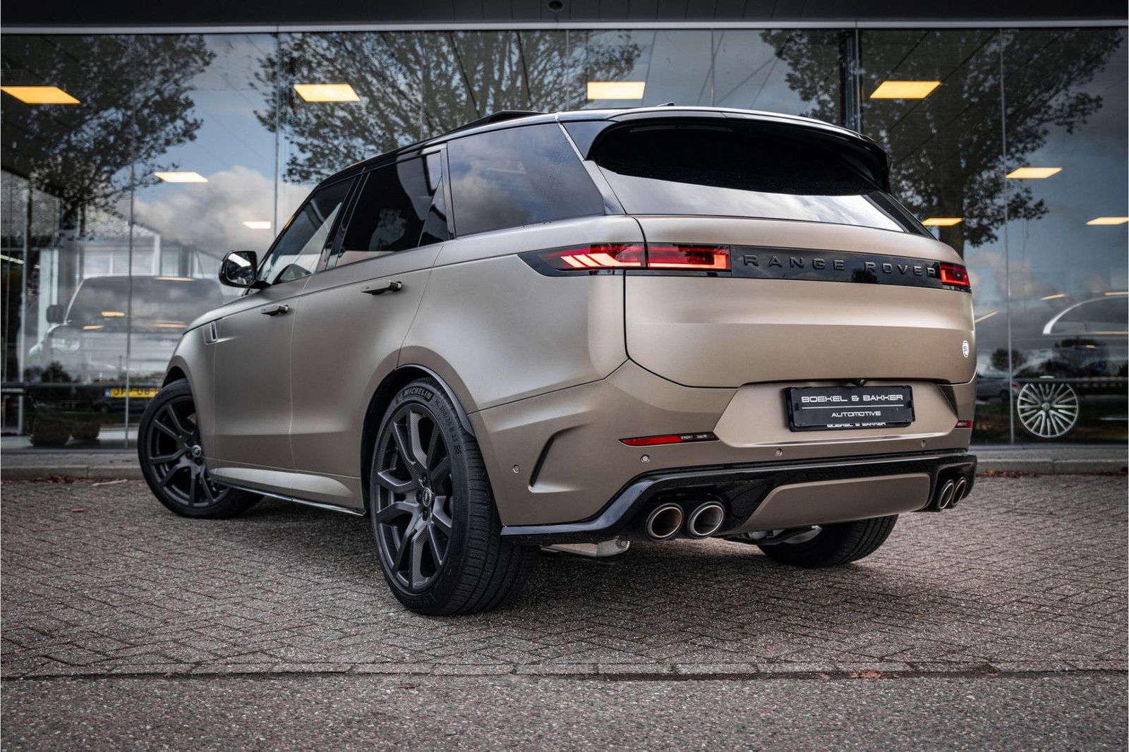 Land Rover Range Rover Sport 4.4 P635 SV Edition One Carbon imagem 3