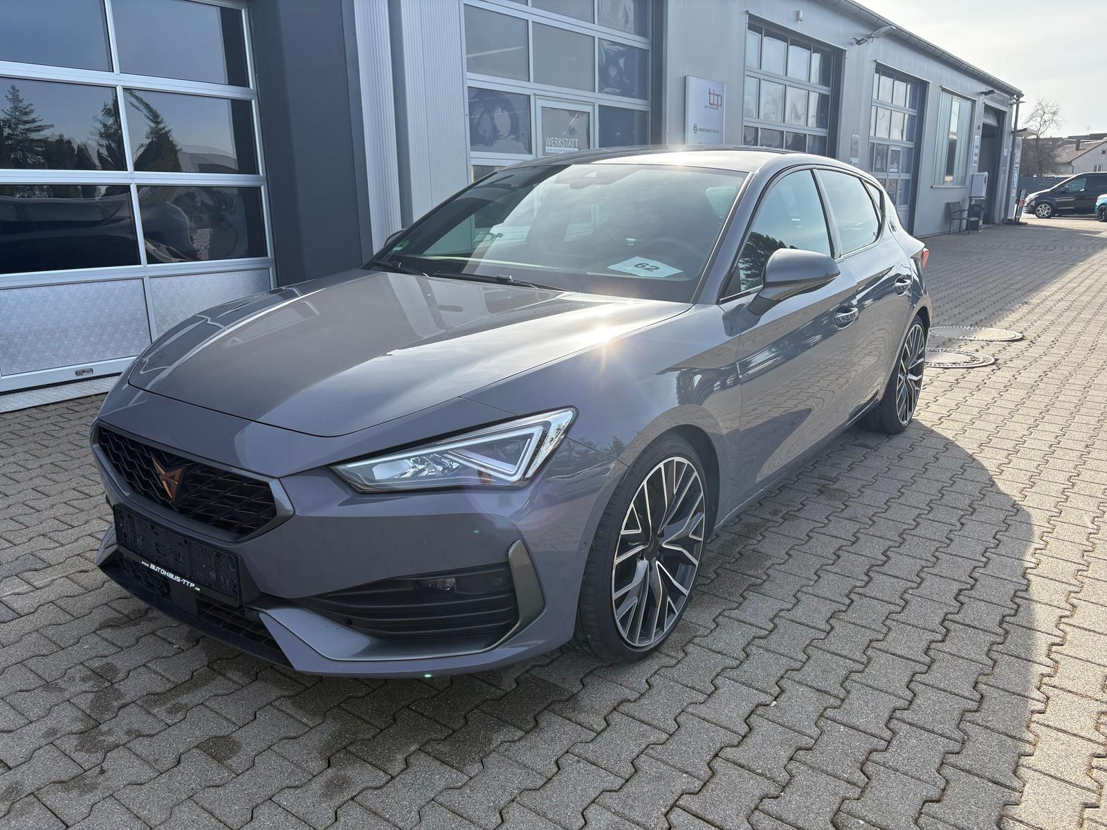 Cupra Leon 2.0 TSI VZ R.Kamera Keyless 19-Alu