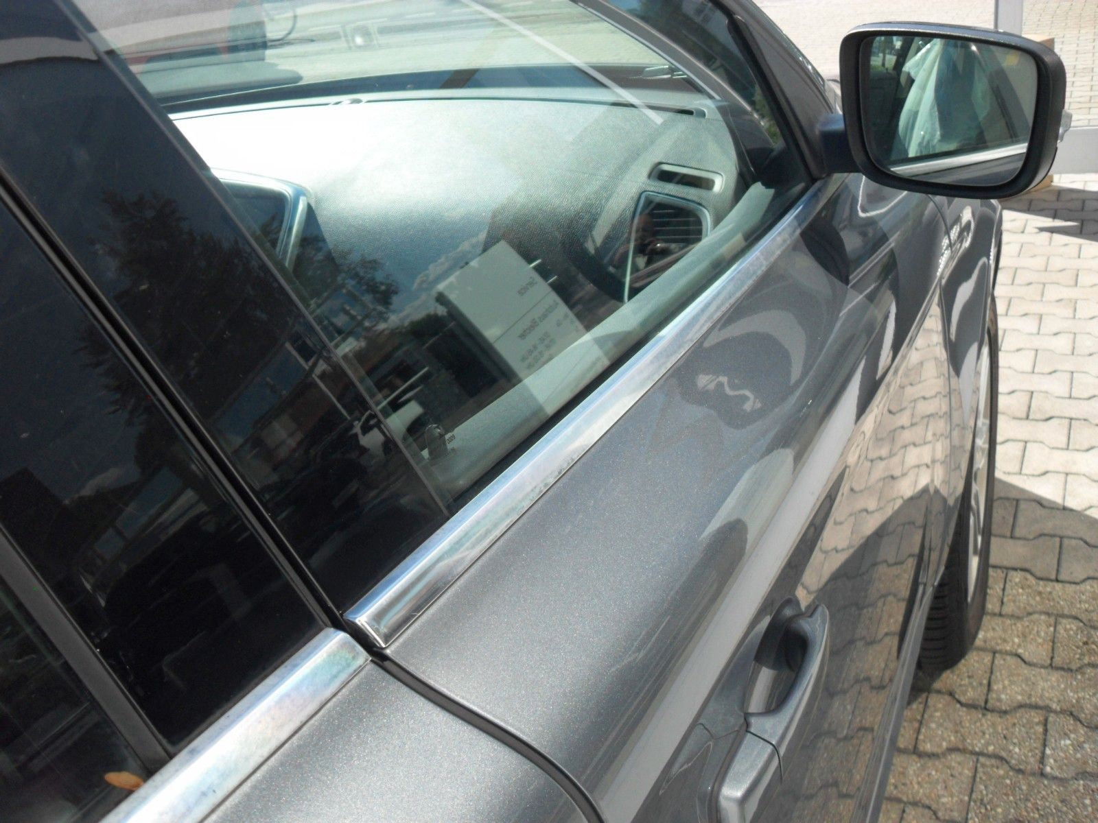 Fahrzeugabbildung Volvo XC 60 2.0 Automatik - Momentum 2WD