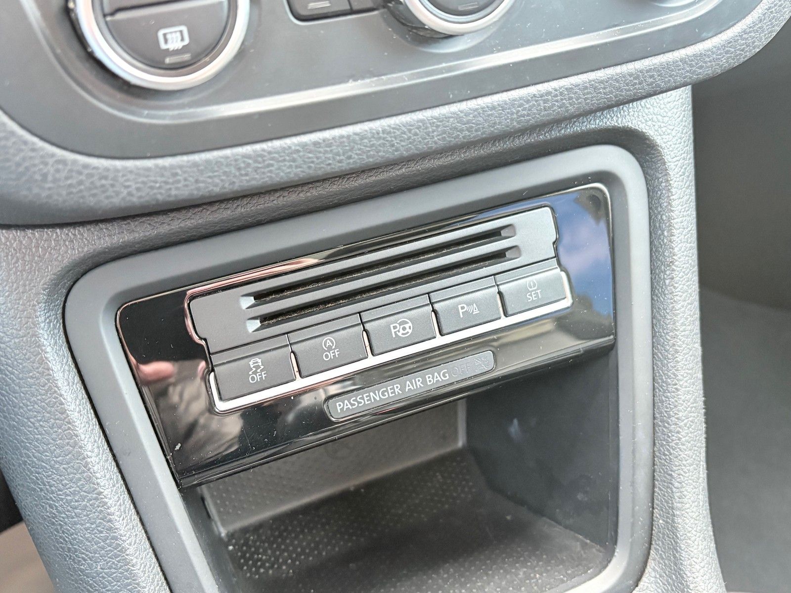 Fahrzeugabbildung Volkswagen Sharan HIGHLINE 7-SITZER Navi Leder Kamera SPORT