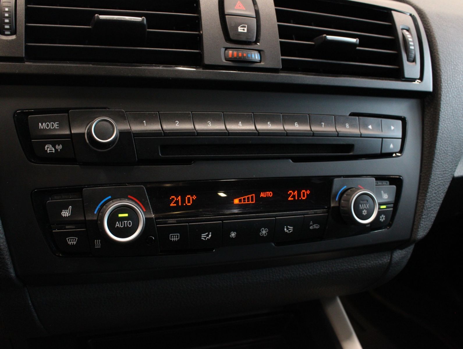 Fahrzeugabbildung BMW 116i Urban Line*2.Hand* 57600 km