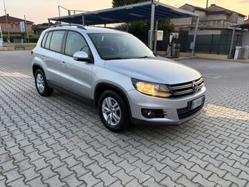 Volkswagen Tiguan - 1