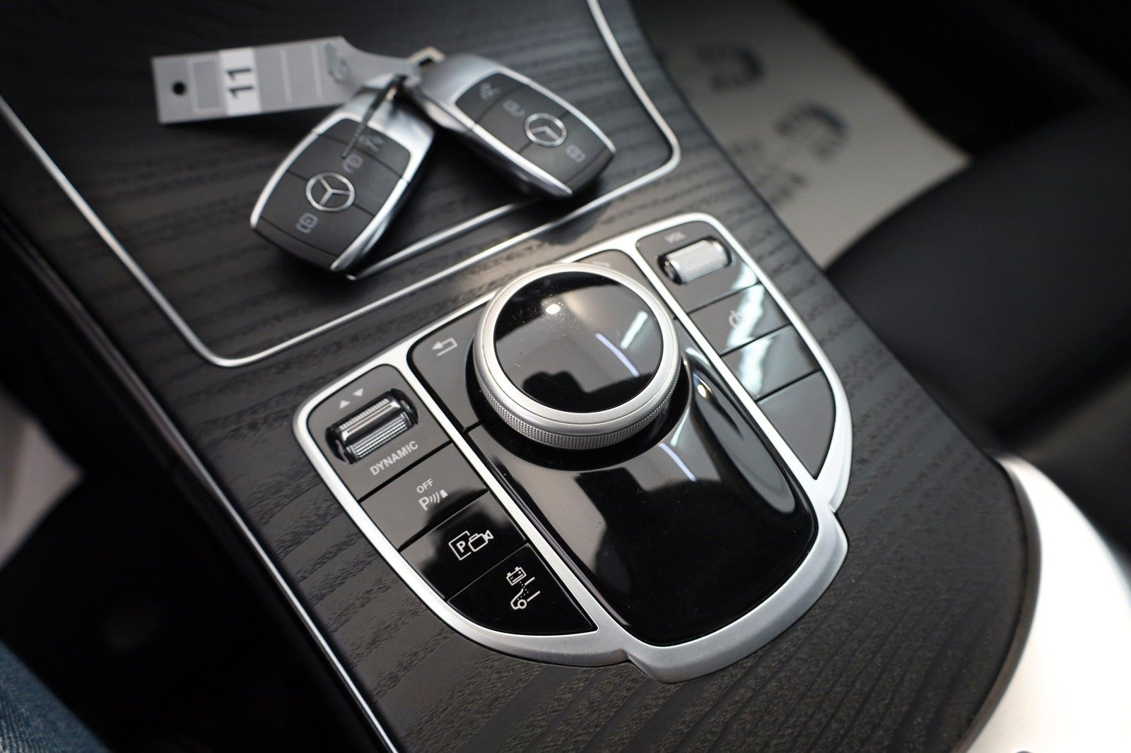 Fahrzeugabbildung Mercedes-Benz C 300e T Avantgarde Leder,Navi,LED,Kamera,SH,PDC