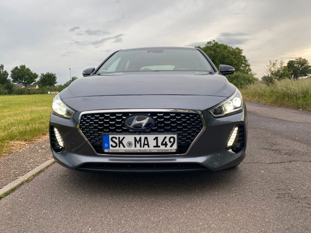 HYUNDAI i30