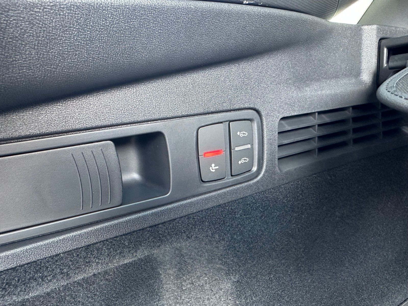 Fahrzeugabbildung Audi SQ5 Sportback quattro edition one AHK