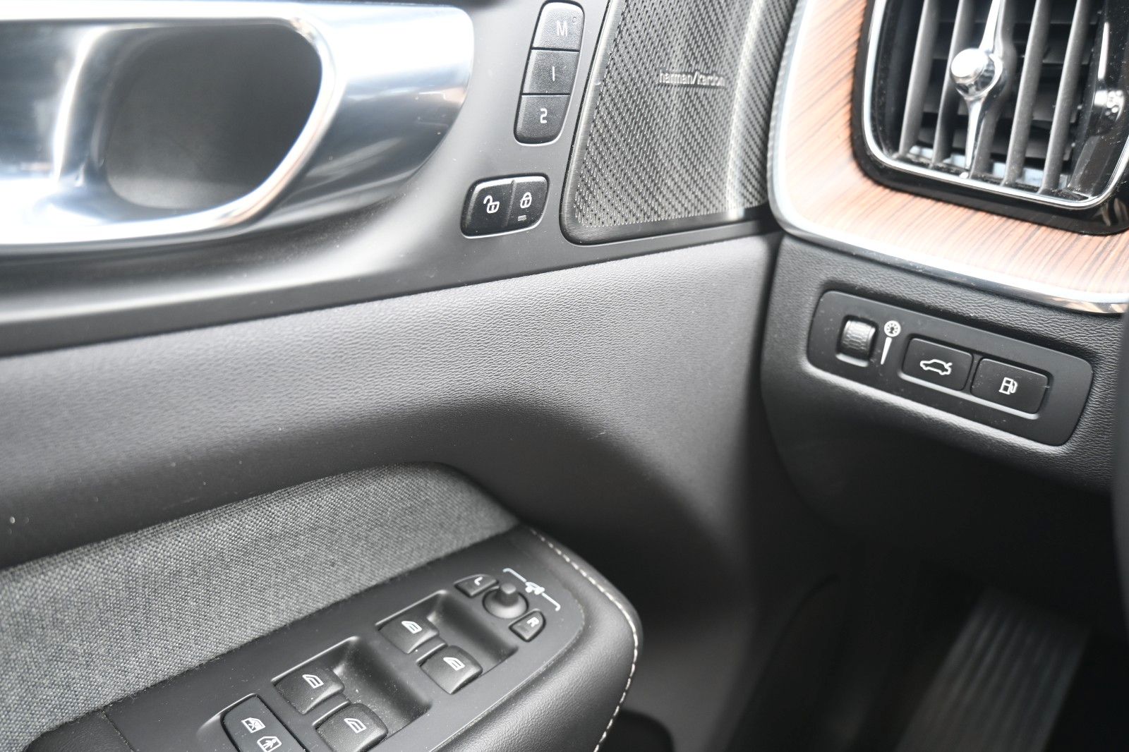 Fahrzeugabbildung Volvo XC60 T8 AWD Recharge Inscription*360°*STDHZG*ACC