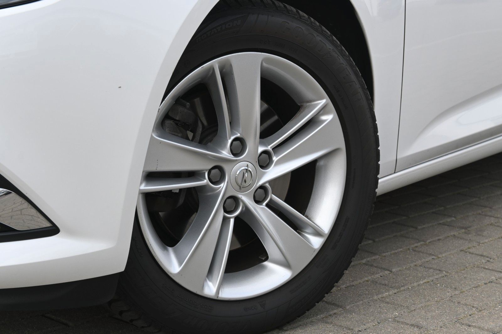 Fahrzeugabbildung Opel Insignia B Sports Tourer Innovation 4x4