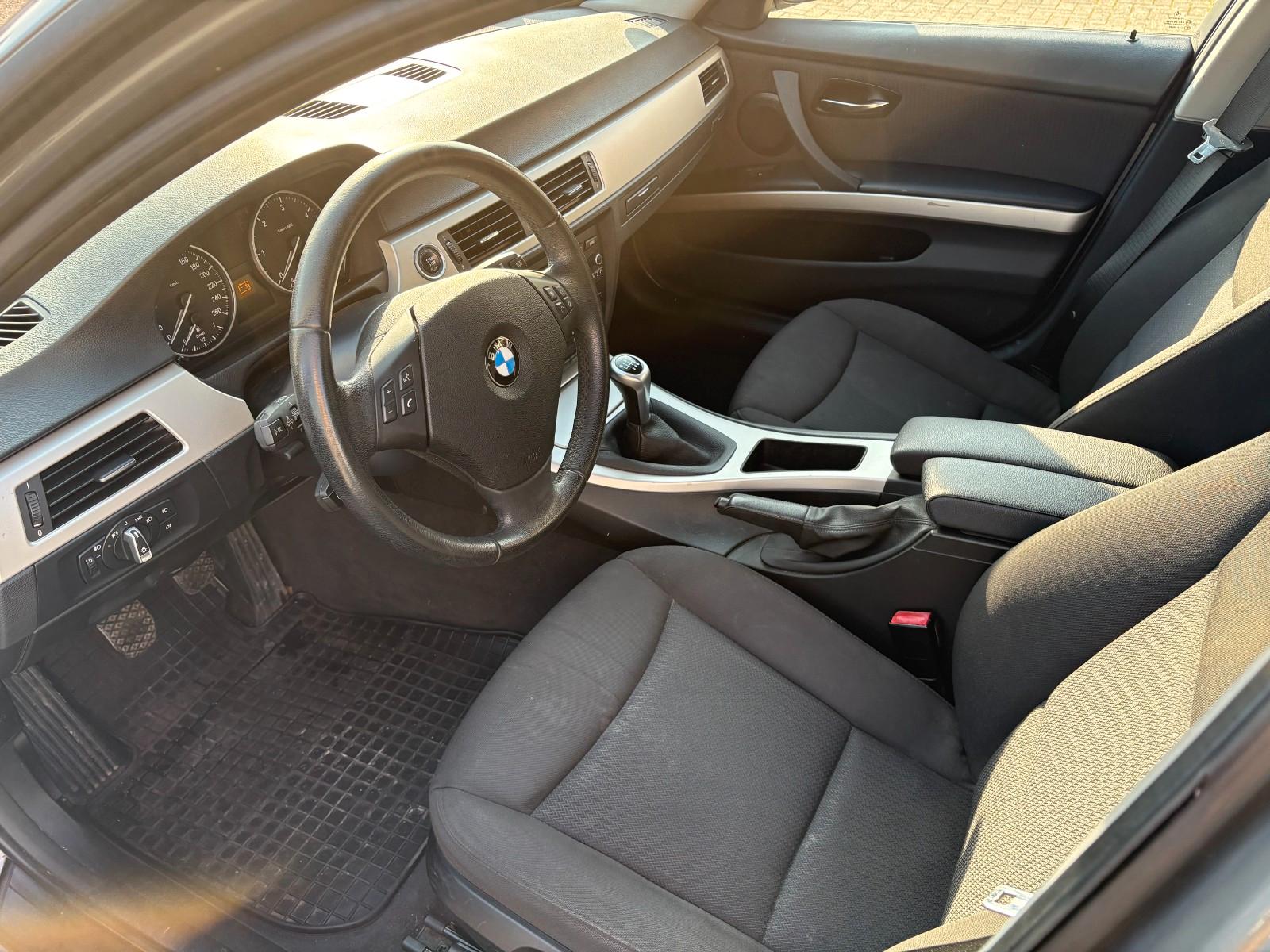 BMW 318 2012 — photo 10