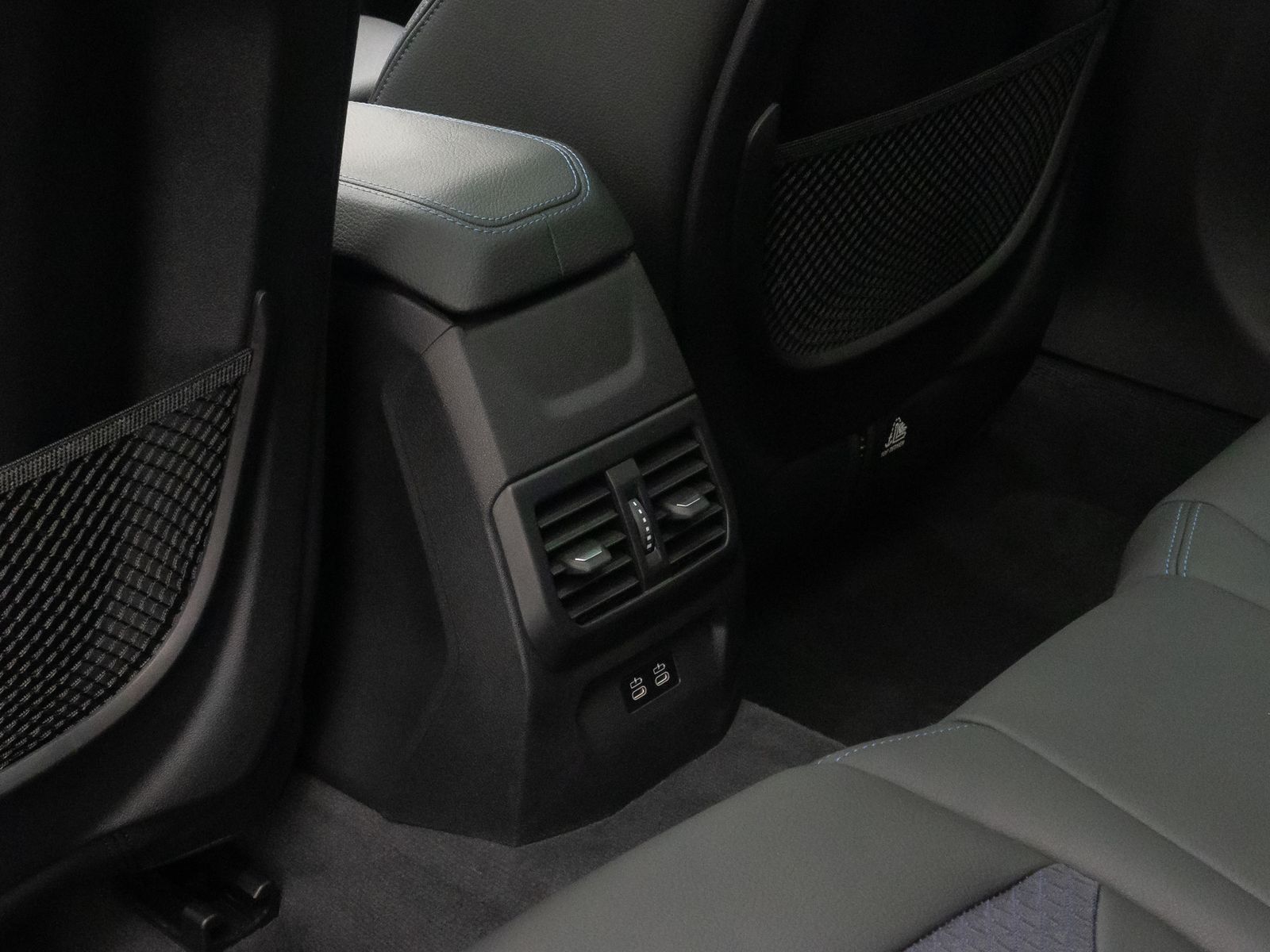 Fahrzeugabbildung BMW 218i Gran Coupé M Sport Kamera DAB HUD Panorama