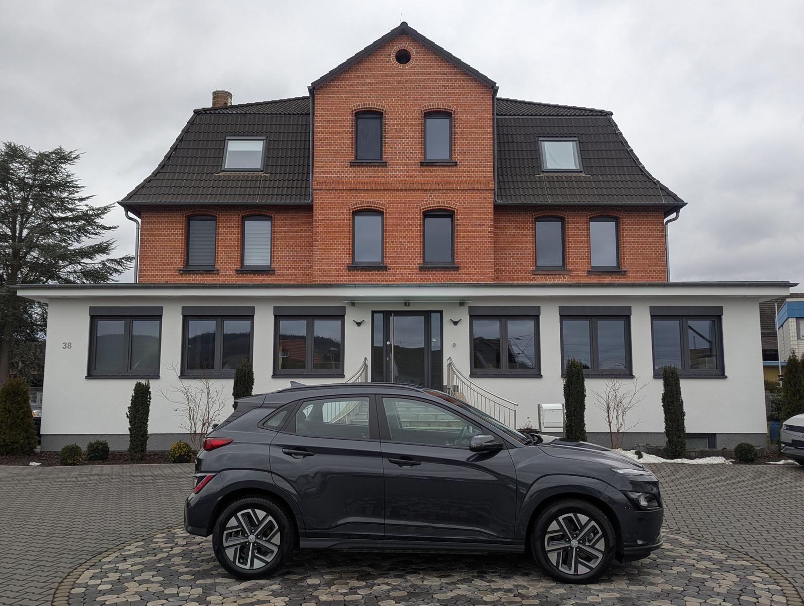 Hyundai Kona Select ACC SHZ LHZ CAM W-GARANTIE