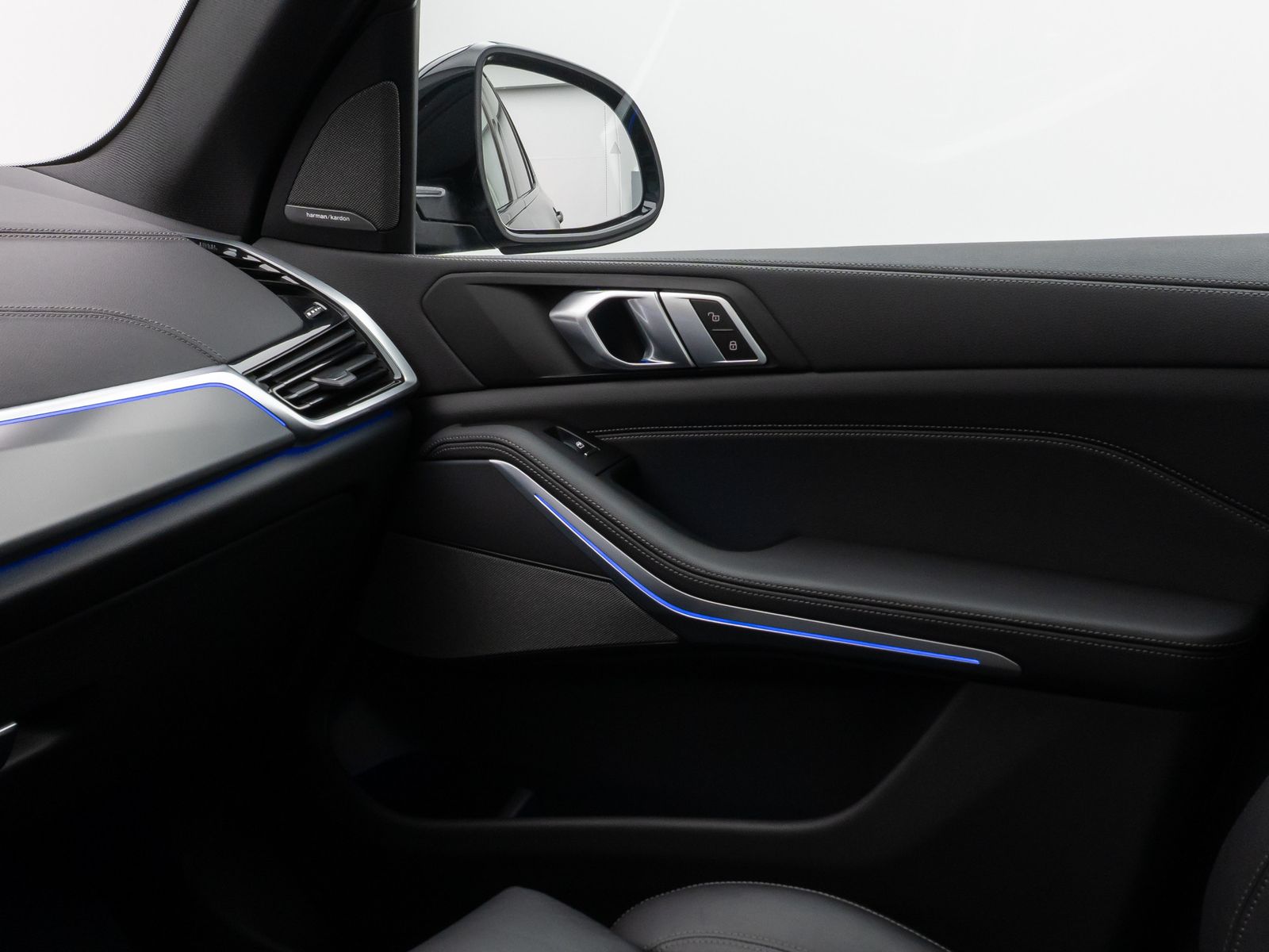 Fahrzeugabbildung BMW X5 xD30d M Sport Panorama Laser 360°HUD DAB H/K