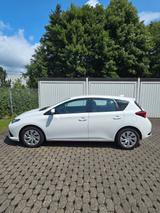 Toyota Auris 1,33-l-Dual-VVT-i - - Toyota Auris in Wuppertal