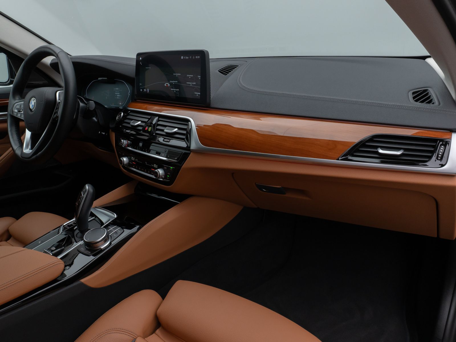 Fahrzeugabbildung BMW 530d xD Luxury Line Laser HUD DAB H/K AHK 19Zoll