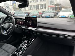 Fahrzeugabbildung Volkswagen Golf VIII 1.5 GTE DSG FACELIFT PANO HuD AHK