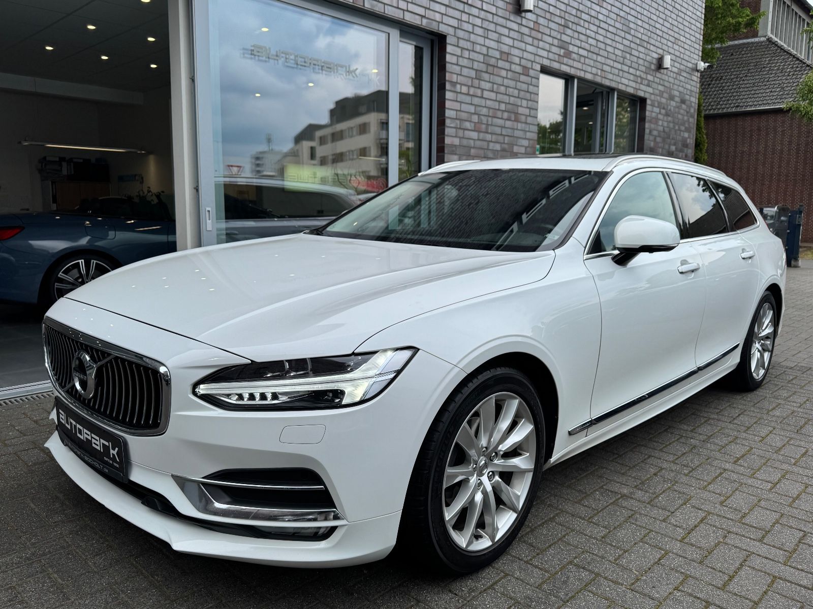 VOLVO V90