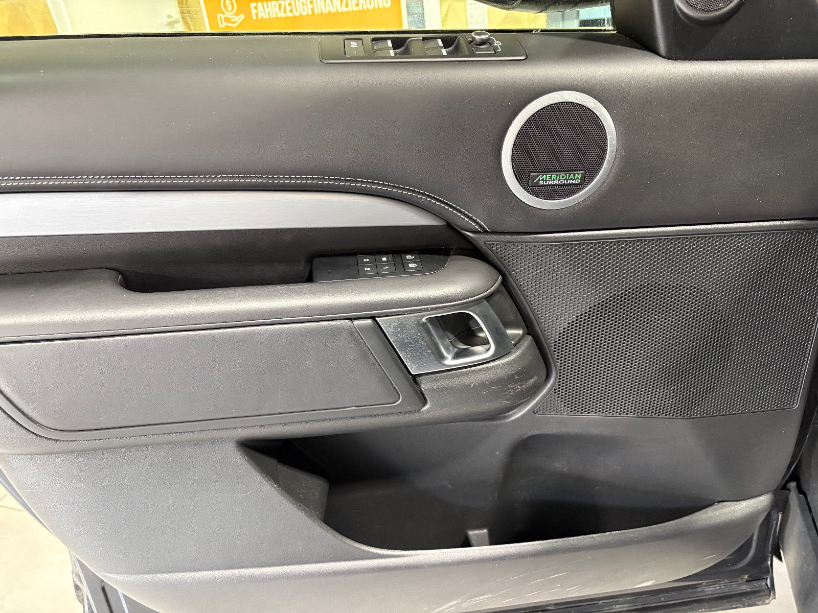 Fahrzeugabbildung Land Rover Discovery 5 R-Dynamic HSE D300 AWD/7-SITZ/PANO/