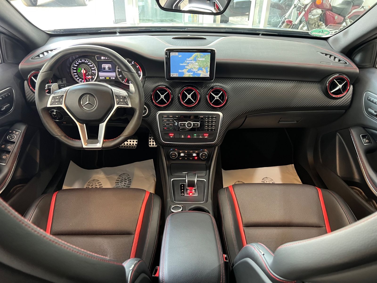 Fahrzeugabbildung Mercedes-Benz A 45 AMG 4Matic*MATT-GRAU*PERFORMANCE SITZE&AUSP