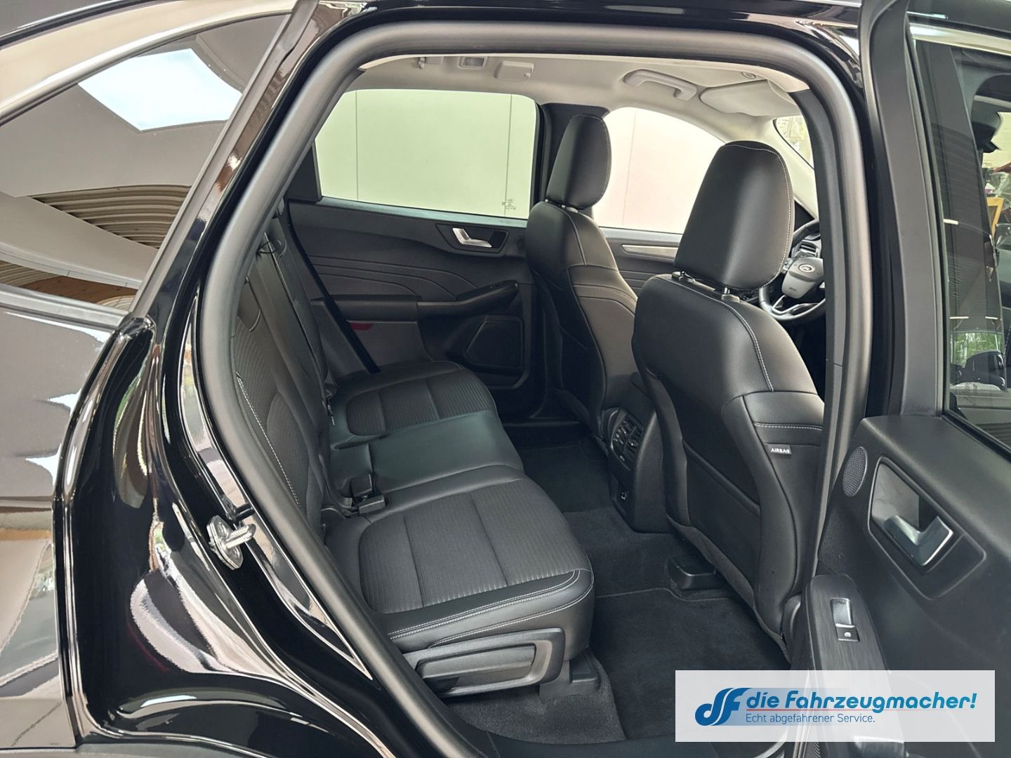 Fahrzeugabbildung Ford Kuga Titanium X HUD Navi Digitales Cockpit Sound
