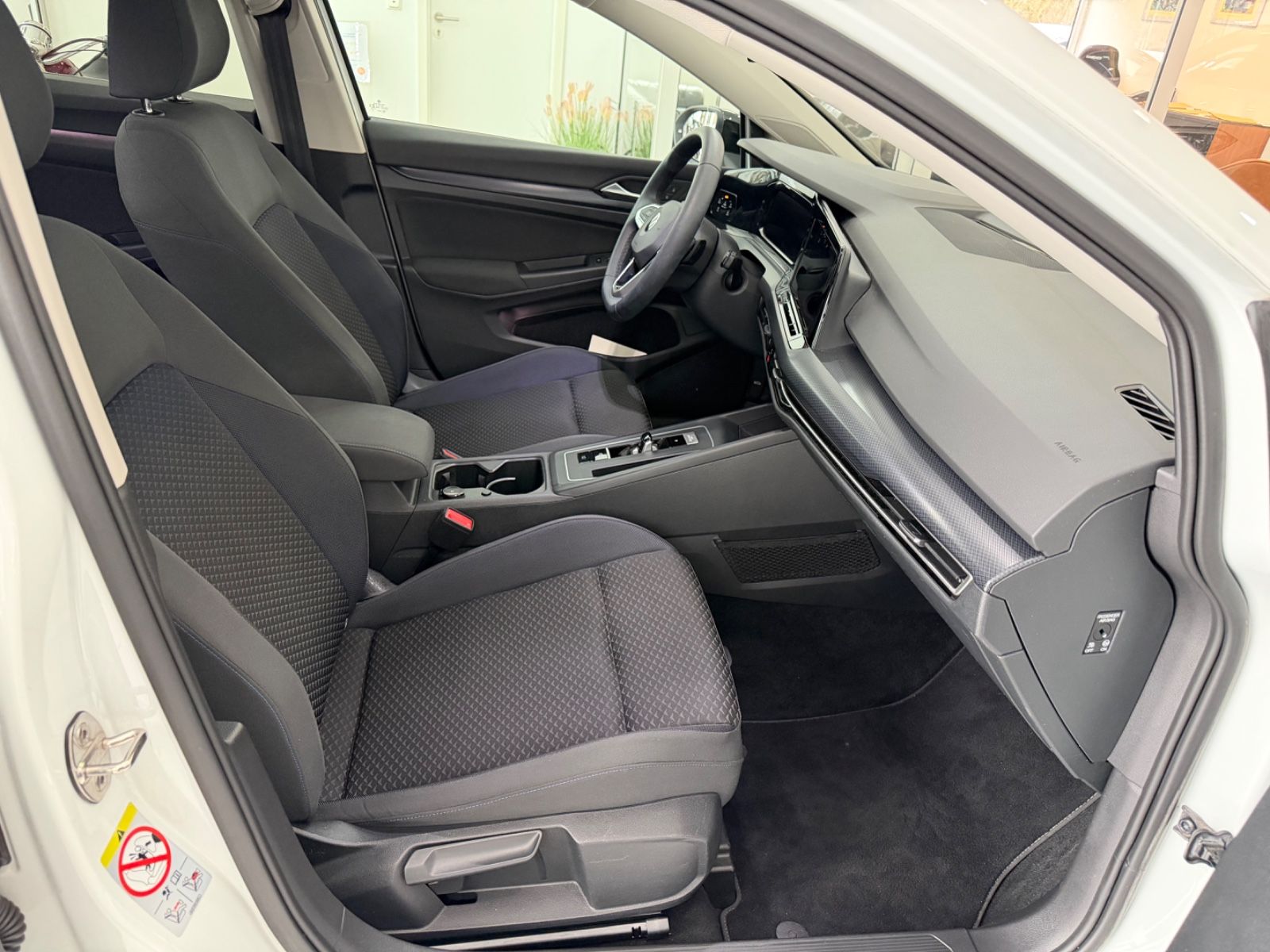 Fahrzeugabbildung Volkswagen Golf VIII Lim. United eTSI