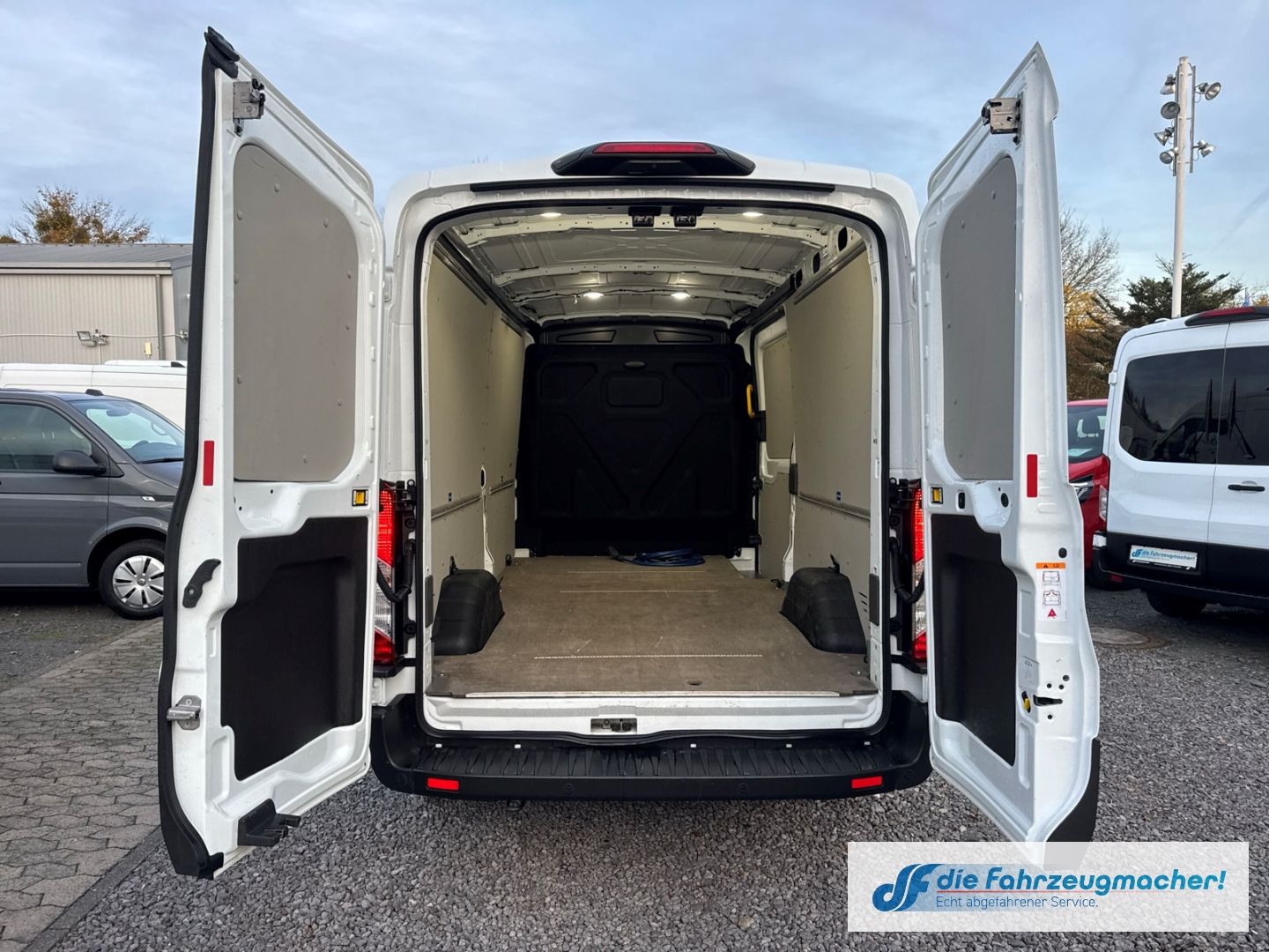 Fahrzeugabbildung Ford Transit Kasten E 350 L3 Trend Navi 360 Kamera AC