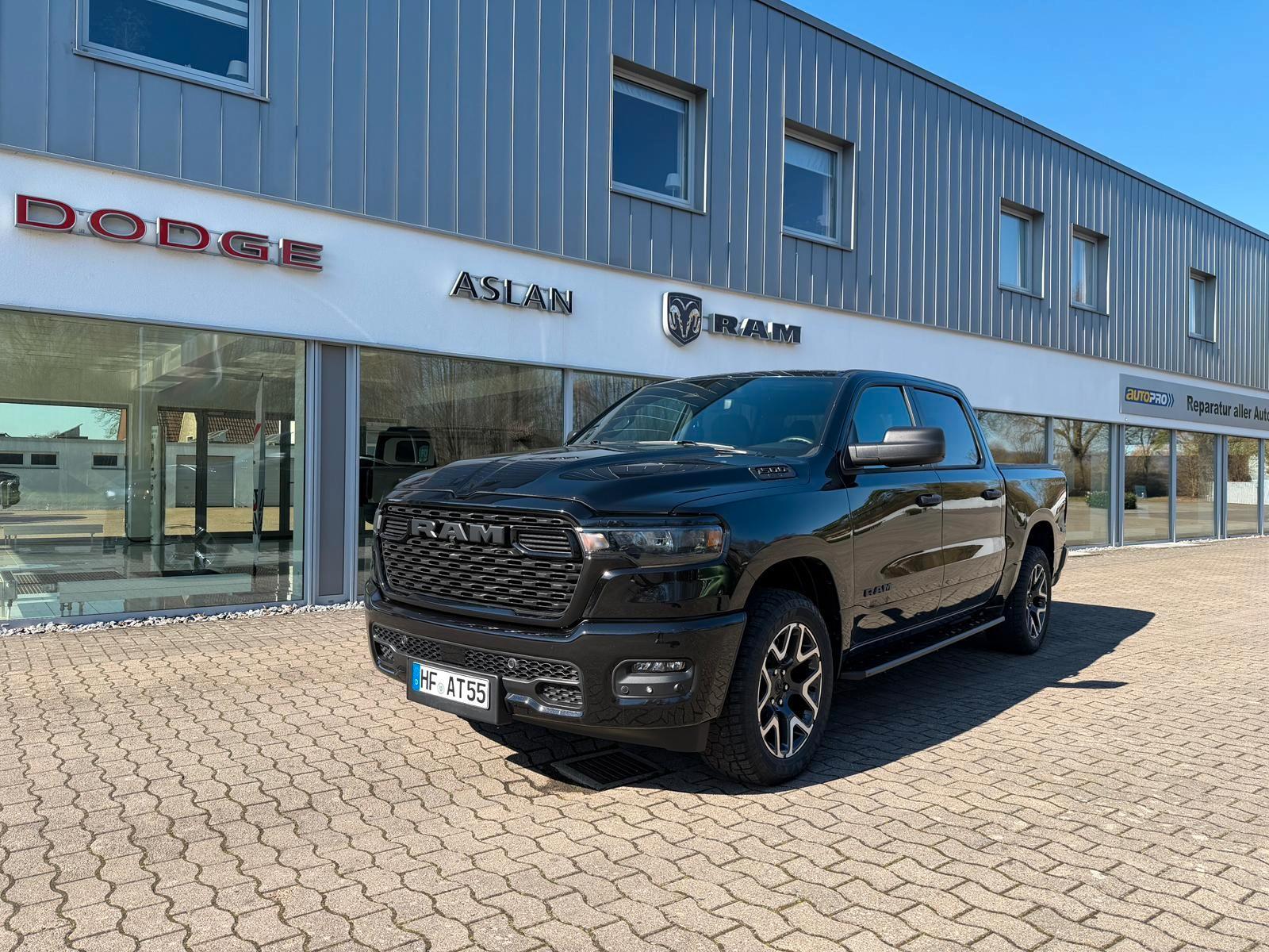 Dodge NEW RAM1500  Tradesman Night LPG Carplay AHK