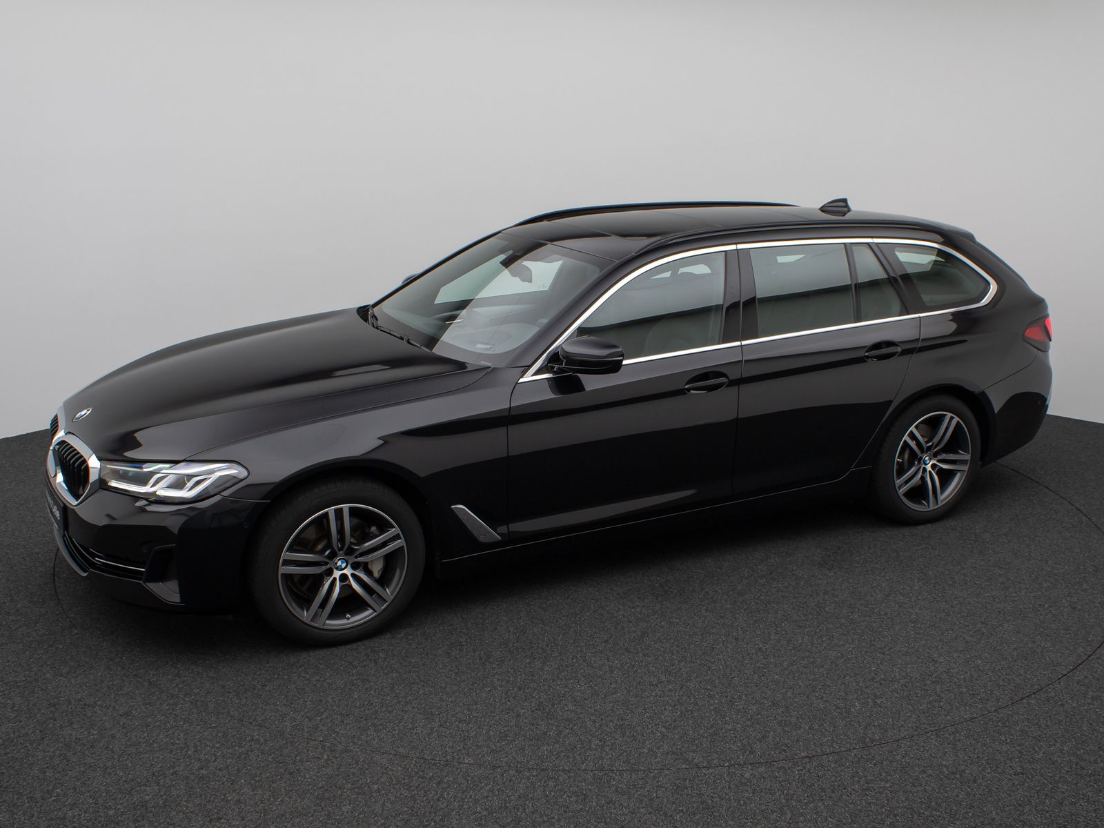 Fahrzeugabbildung BMW 530i xD Panorama Kamera Laser HUD HiFi Komfort