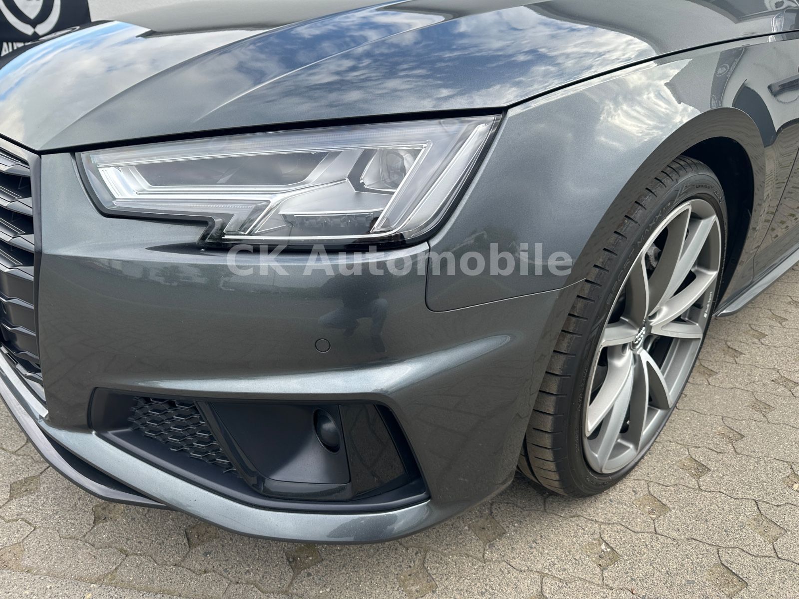 Fahrzeugabbildung Audi A4 Avant 40 TDI Quattro S-Line/Navi/LED/ACC