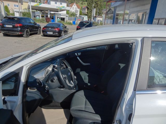 Fahrzeugabbildung Ford Fiesta Titanium/Klima/Alu/