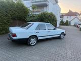 Mercedes-Benz 200 (w124) h Kennzeichen - Mercedes-Benz W124 aus dem Jahr 1987