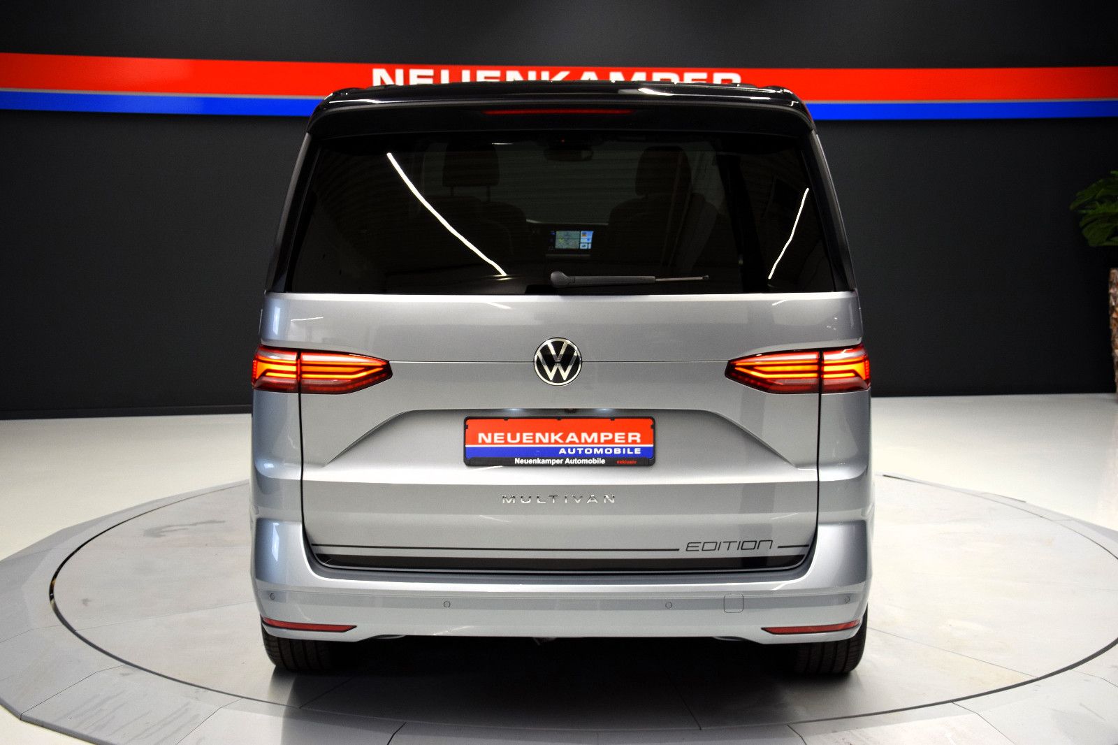 Fahrzeugabbildung Volkswagen T7 Multivan Edition 2xEasyOpen ACC Pano AHK 7Stz