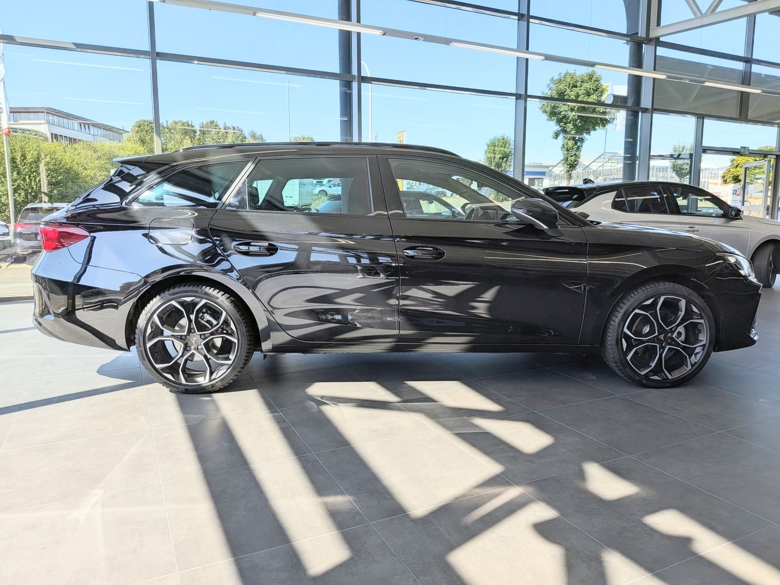 Fahrzeugabbildung CUPRA Leon 1.5 eTSI Dynamic-Edge-Paket Pano Cam AHK 18