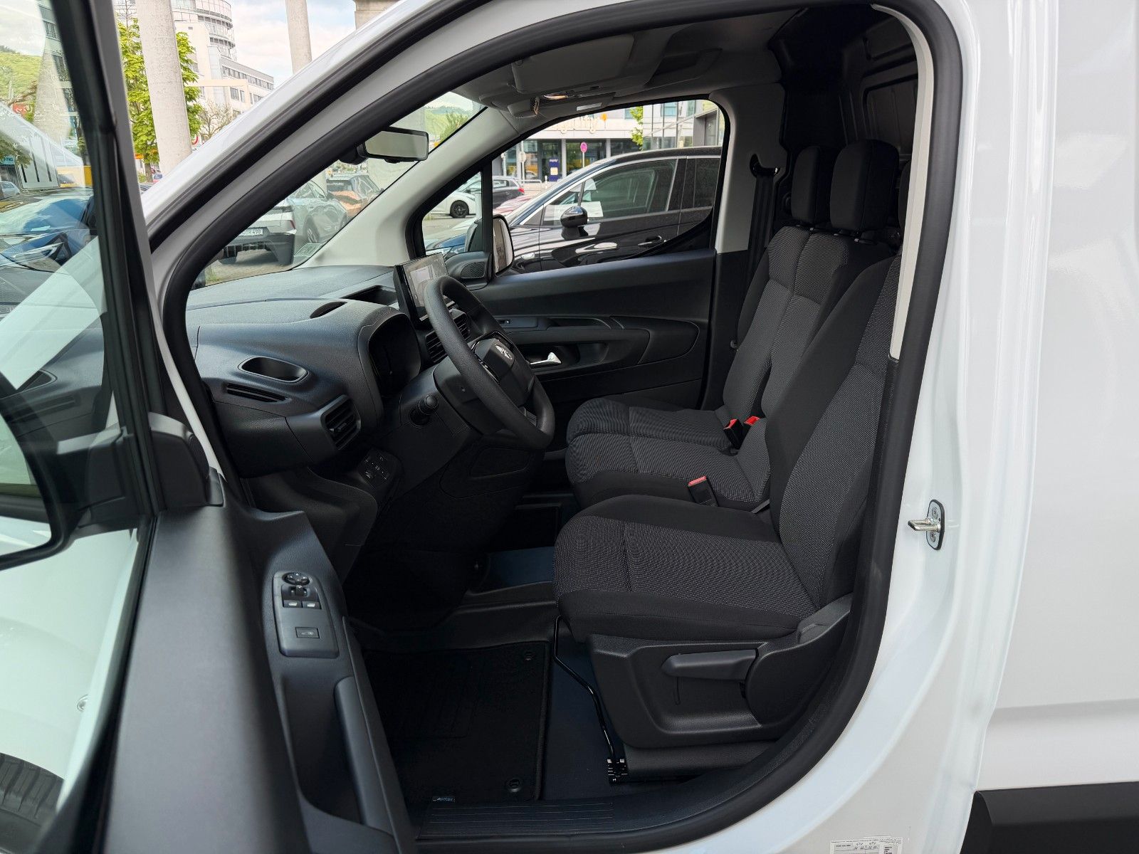 Fahrzeugabbildung Opel Combo Cargo Kastenwagen XL 1.5 Diesel 102 PS!
