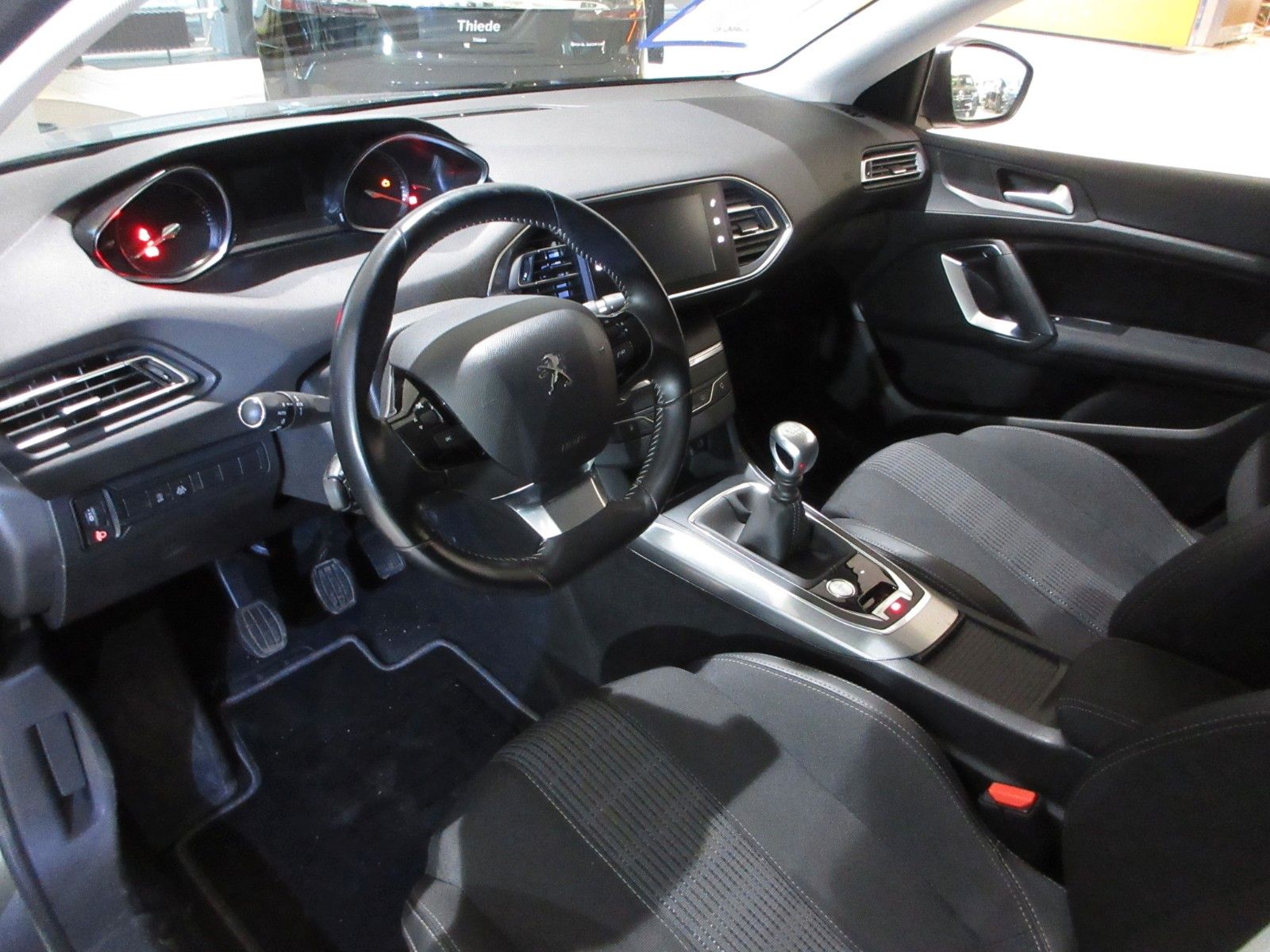 Fahrzeugabbildung Peugeot 308 SW Allure 1.2T LED/NAVI/PDC/R´CAM/BLIS