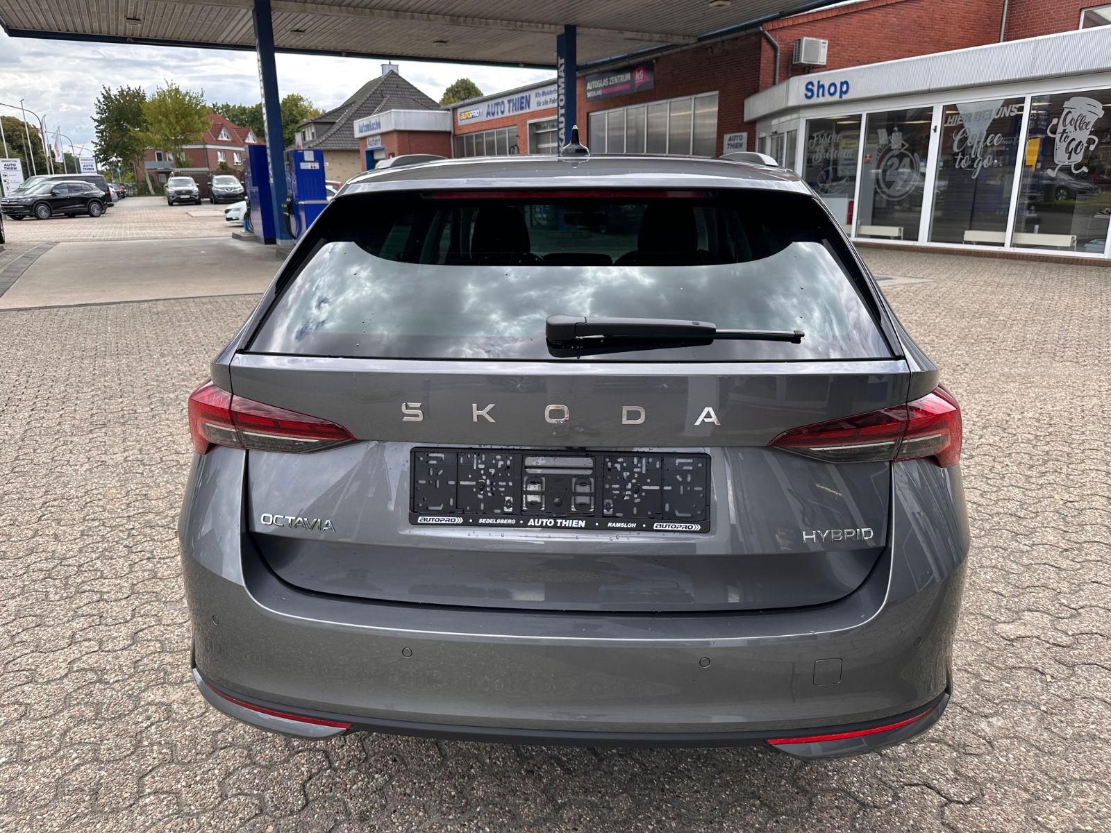 Fahrzeugabbildung SKODA Octavia Combi 1.5 TSI Selection DSG LED/ACC/APP