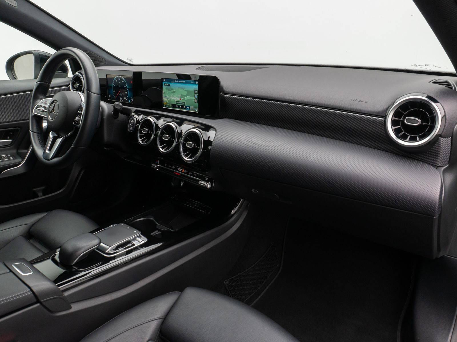 Fahrzeugabbildung Mercedes-Benz A 200 Navi PDC LED Sitzhzg Tempomat Sport 8fach