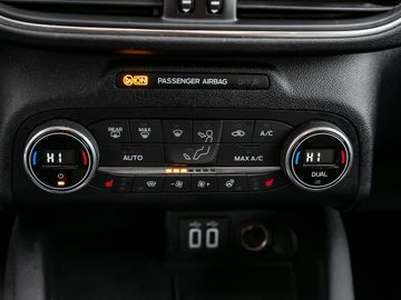 Ford Kuga Titanium X AHK schwenkbar el. HECKKLAPPE