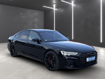Audi S8 - 8