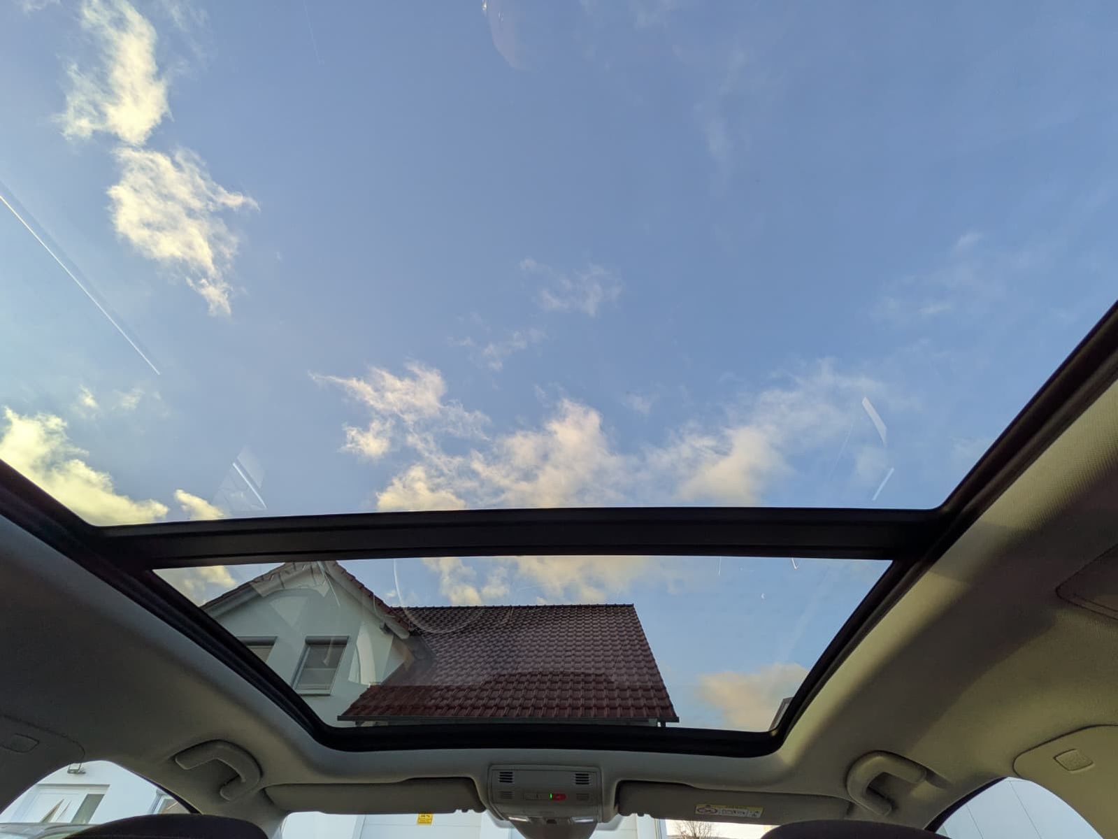 Fahrzeugabbildung Volkswagen Touran 2.0 DSG R-Line High. Pano 7-Si IQ.Dri AHK