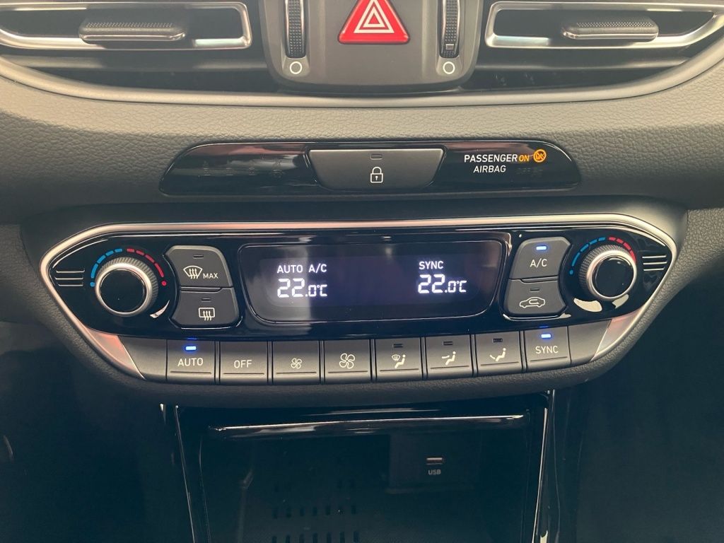 Fahrzeugabbildung Hyundai i30 FL Kombi (MY25) 1.5 T-GDI (140 PS) 48V 6-MT