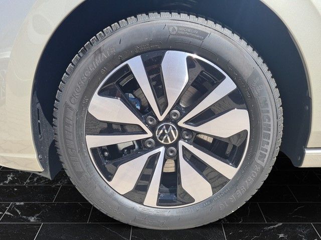 Fahrzeugabbildung Volkswagen Golf VIII Lim. Move TSI LED RFK AID SH LM