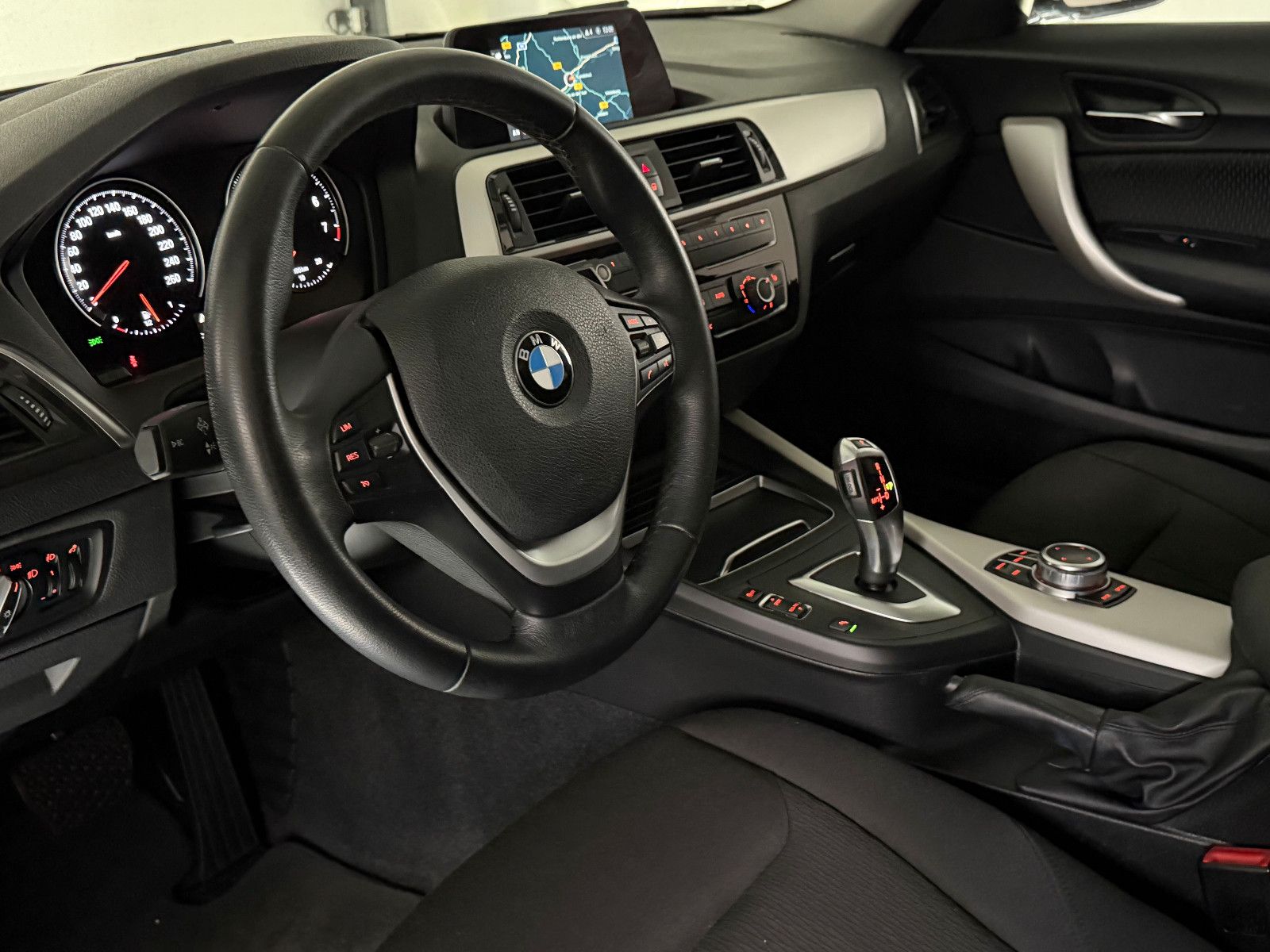 Fahrzeugabbildung BMW 118 i Aut. Advantage/NAVI BUSINESS/KLIMAAUT./LED