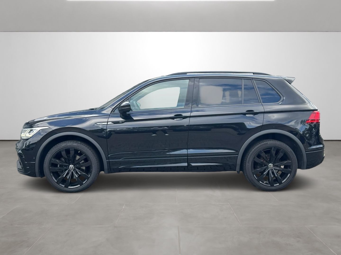 Tiguan 2.0 TDI 4M R-LINE *DCC*AHK*PANO*KEYLESS*
