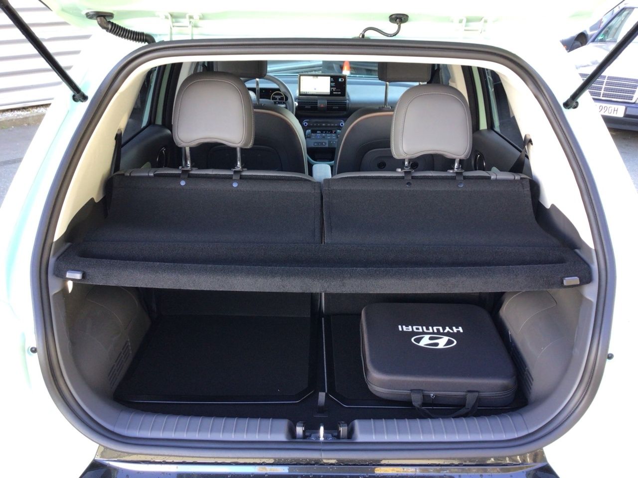 Fahrzeugabbildung Hyundai INSTER LOUNGE SHZ*LHZ*NAVI*CARPLAY*USB*