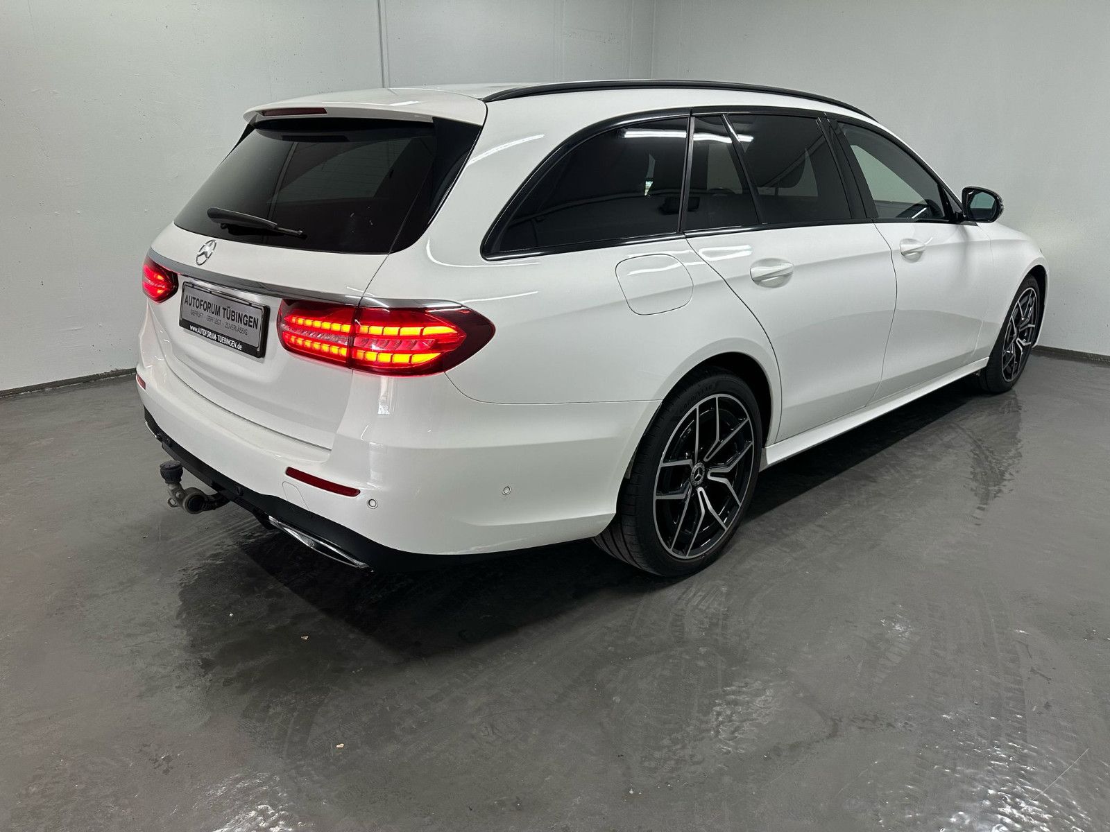 Fahrzeugabbildung Mercedes-Benz E 300 d 4MATIC T Autom. AMG-LINE*NIGHT*360*HUD*