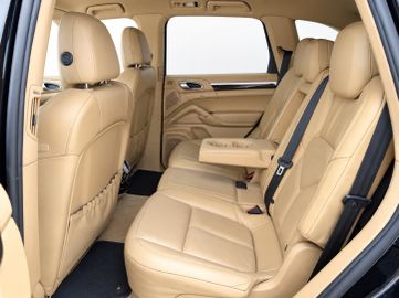 Porsche Cayenne - 8