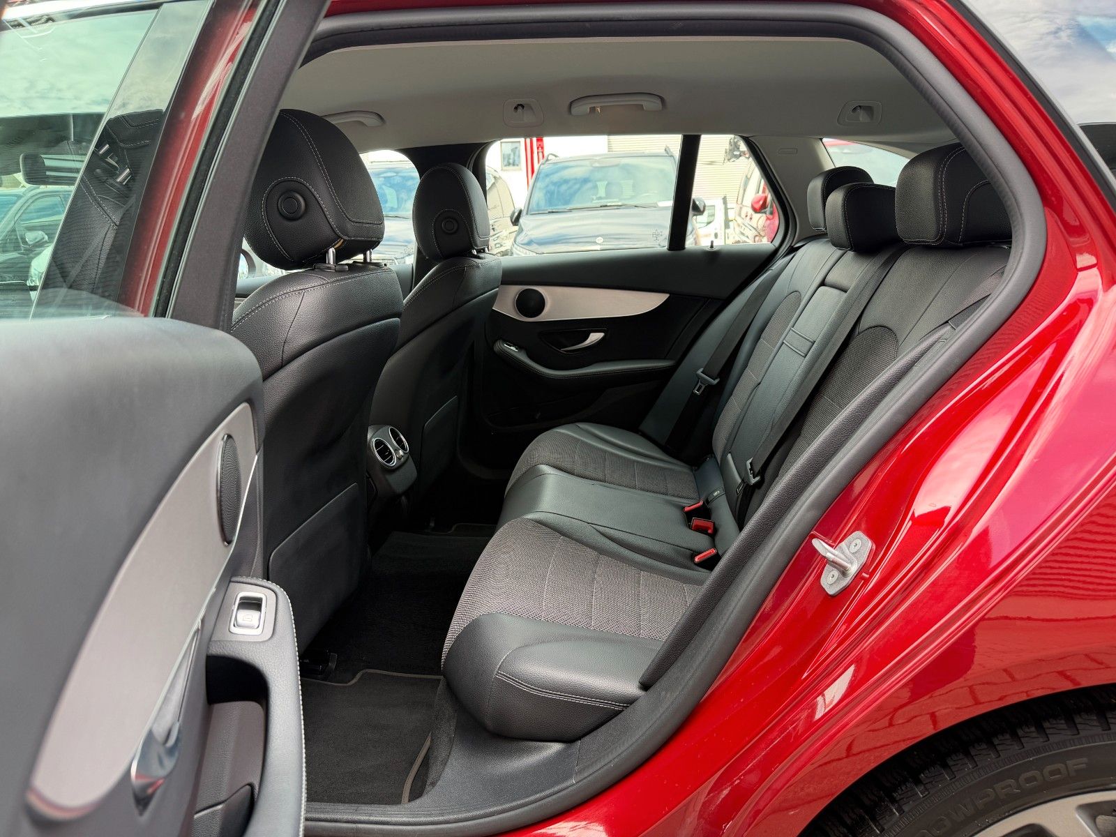 Fahrzeugabbildung Mercedes-Benz C 180 T Avantgarde MBEAM+Distr+R-Kamera+LenkAssi