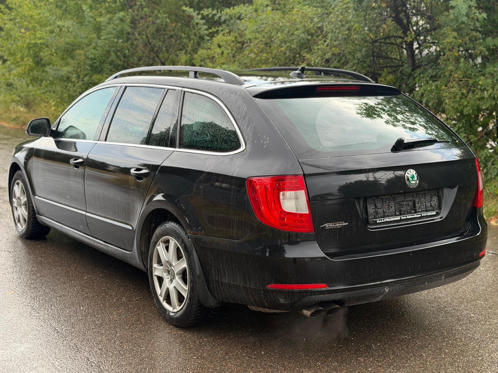 Skoda Superb 2010 — rear view