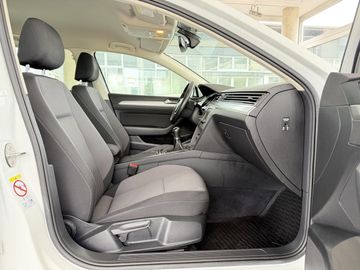 Volkswagen Passat Variant - 11