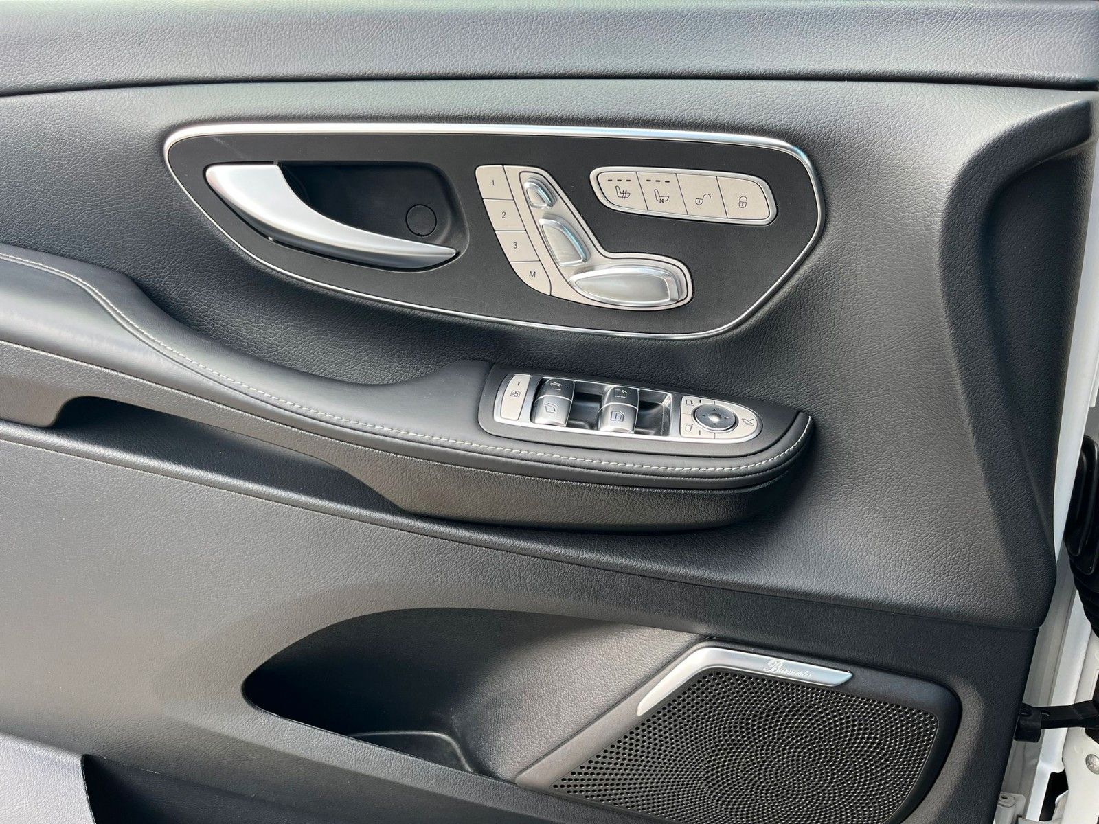 Fahrzeugabbildung Mercedes-Benz V 300d Avantgarde Edition Lang* AMG*AHK*Memory*