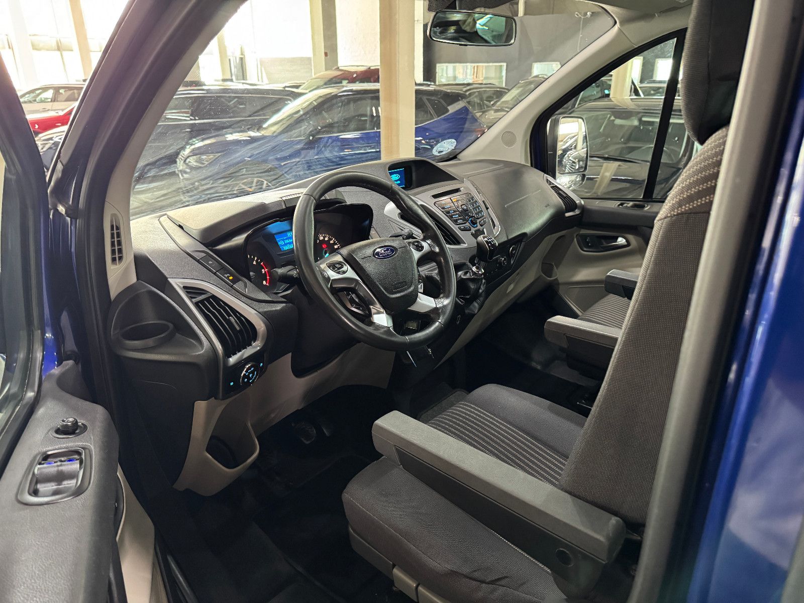 Fahrzeugabbildung Ford TOURNEO CUSTOM 2.2 TDCI WESTFALIA EUROLINE STHD